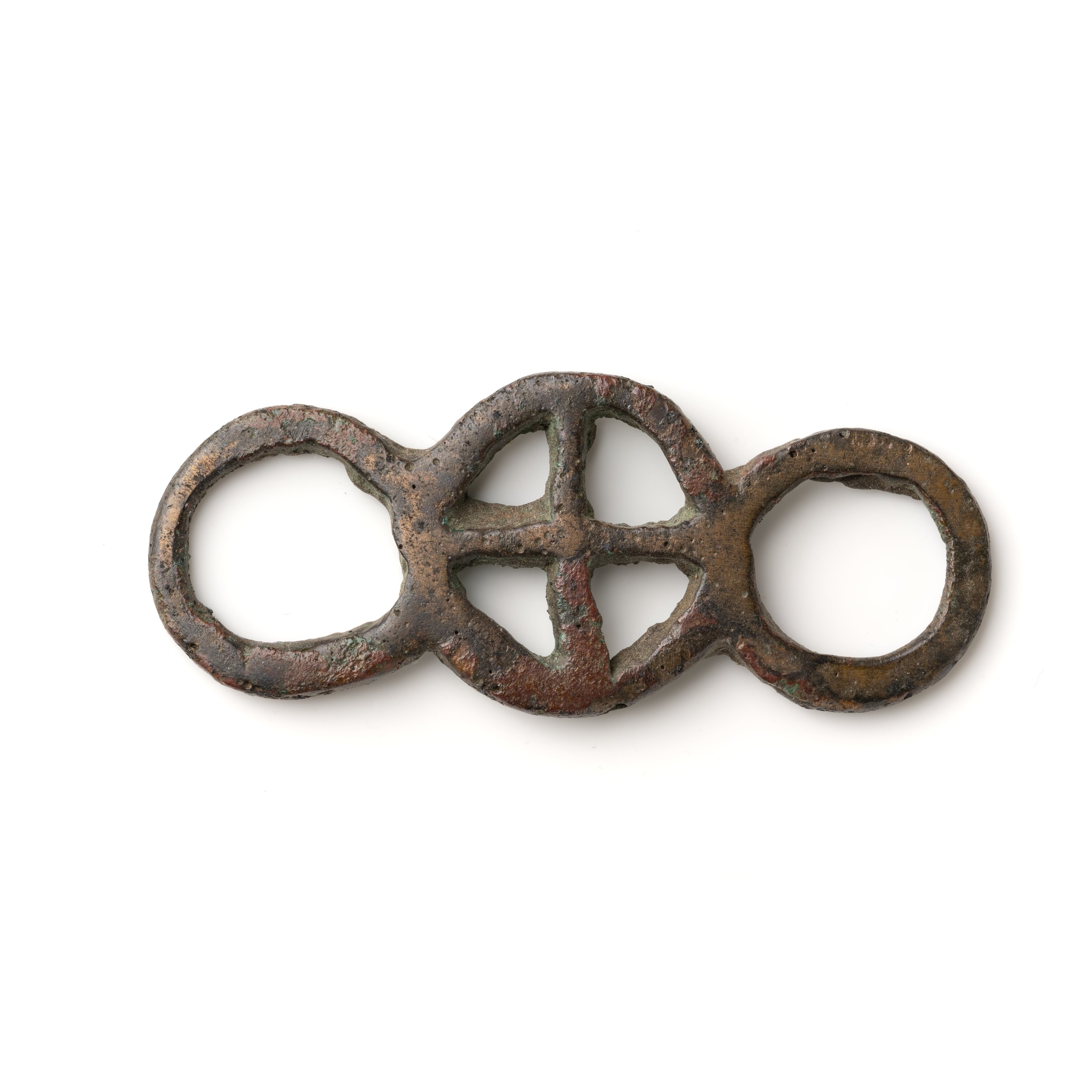 Three-lobed fitting